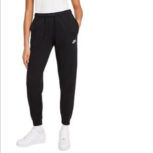🌟Nike sportswear essential fleece pants